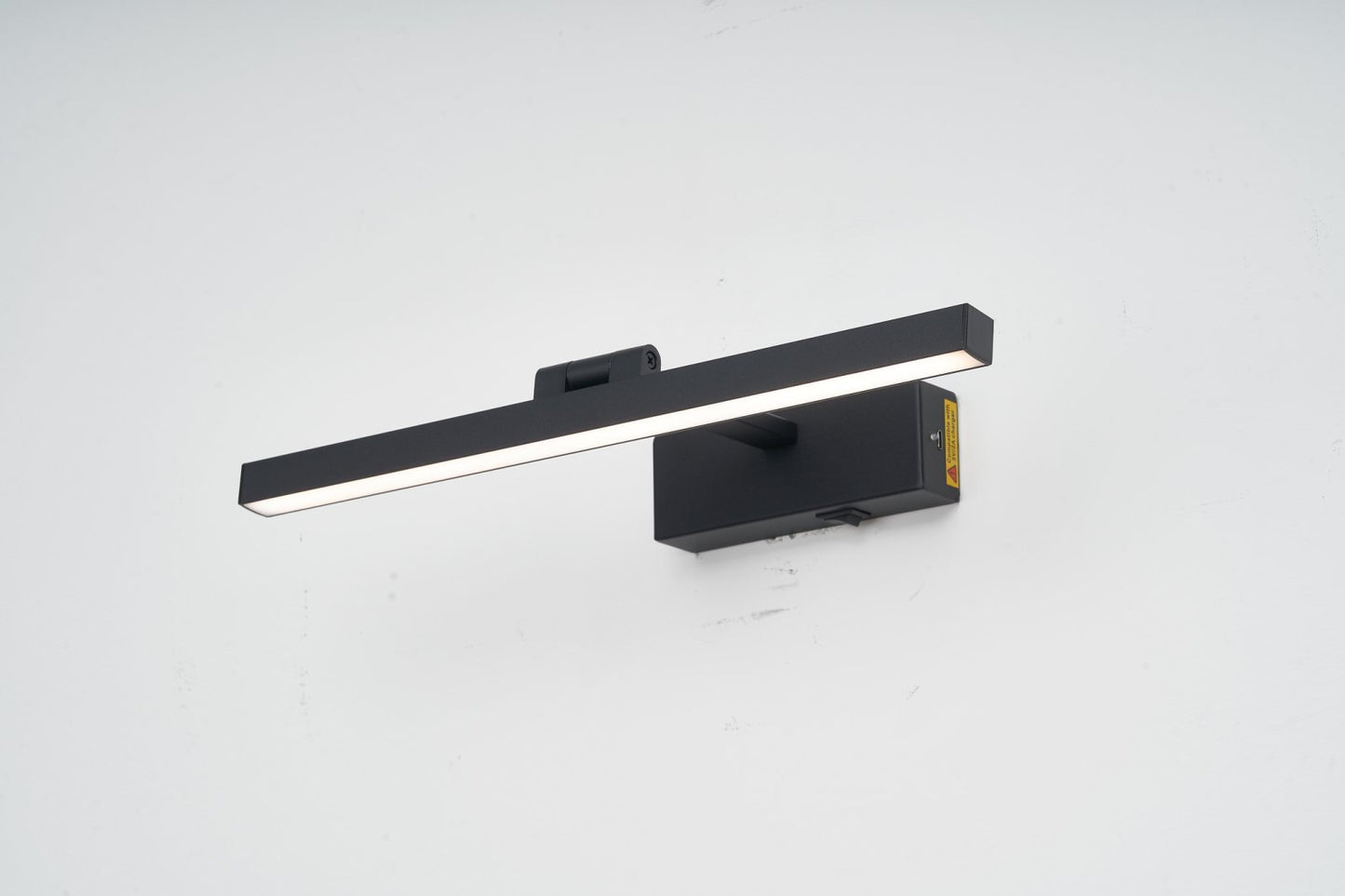 15.9'' Battery Operated Dimmable LED Bathroom Wall Light