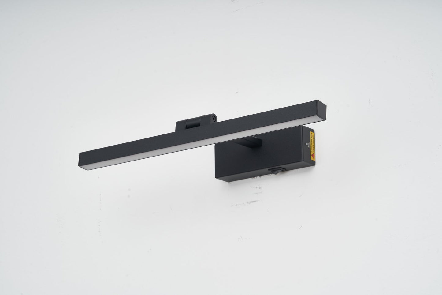 15.9'' Battery Operated Dimmable LED Bathroom Wall Light